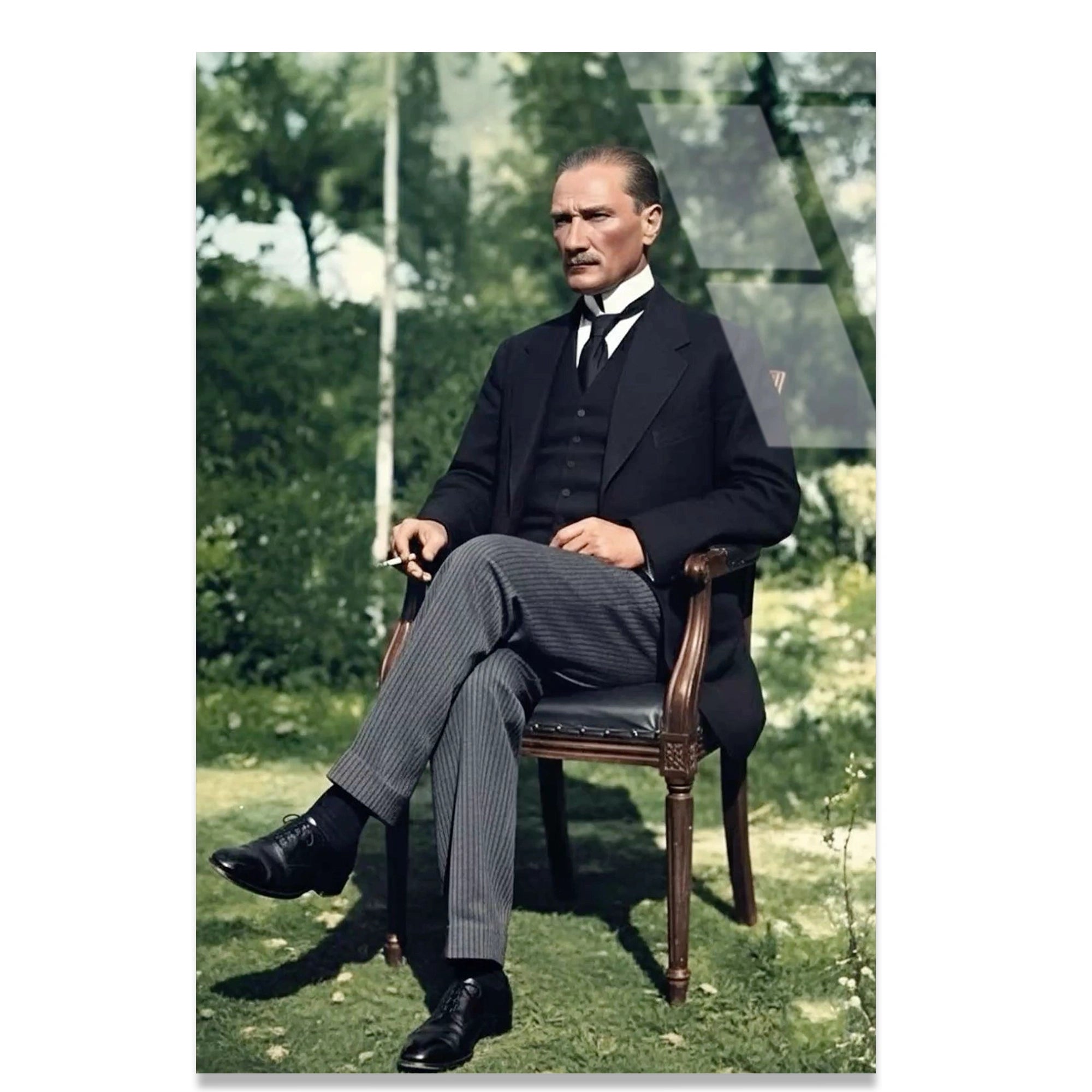 ATATÜRK BAHÇEDE PORTRE - CAM TABLO - DEG0587