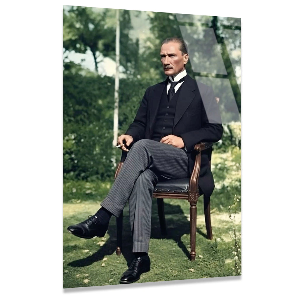 ATATÜRK BAHÇEDE PORTRE - CAM TABLO - DEG0587