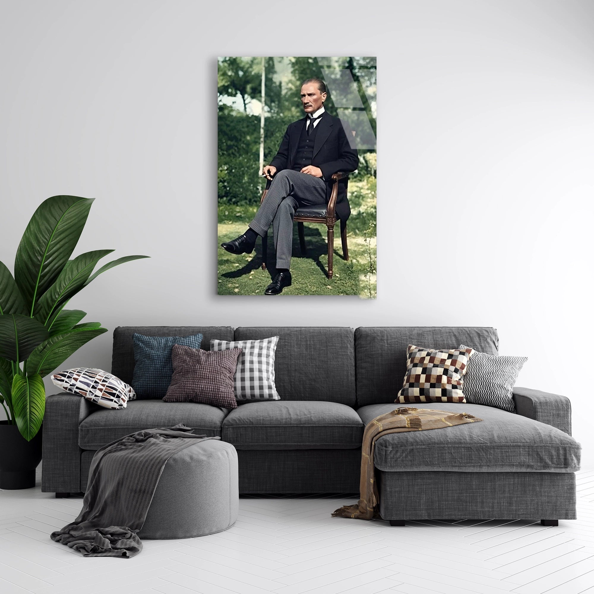 ATATÜRK BAHÇEDE PORTRE - CAM TABLO - DEG0587