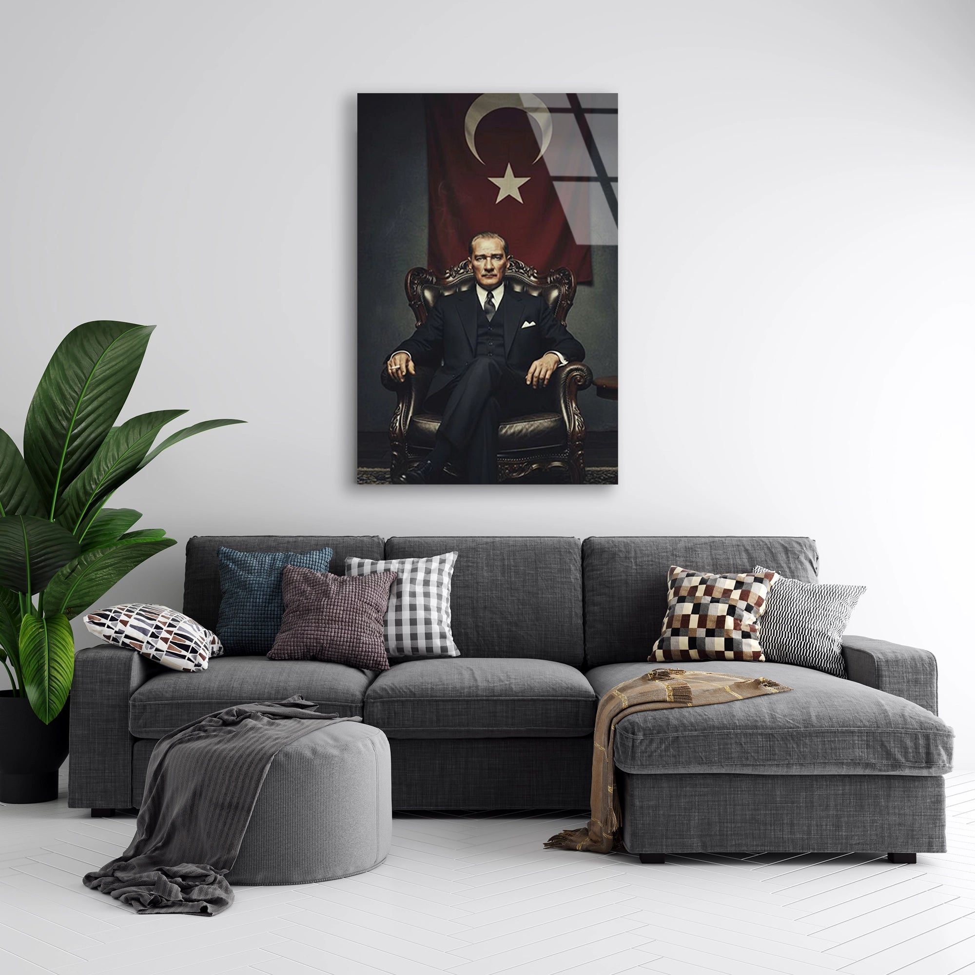 ATATÜRK TÜRK BAYRAĞI ÖNÜNDE - CAM TABLO - DEG0590