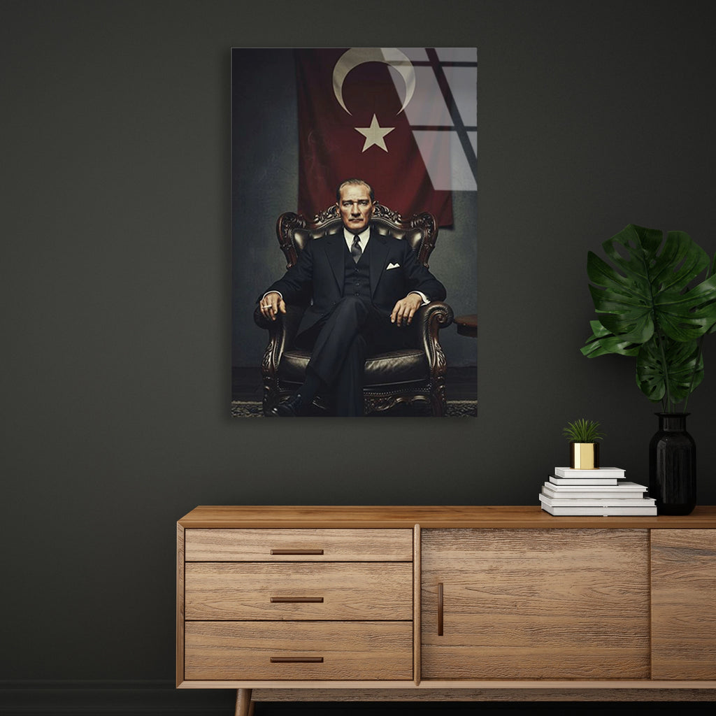 ATATÜRK TÜRK BAYRAĞI ÖNÜNDE - CAM TABLO - DEG0590