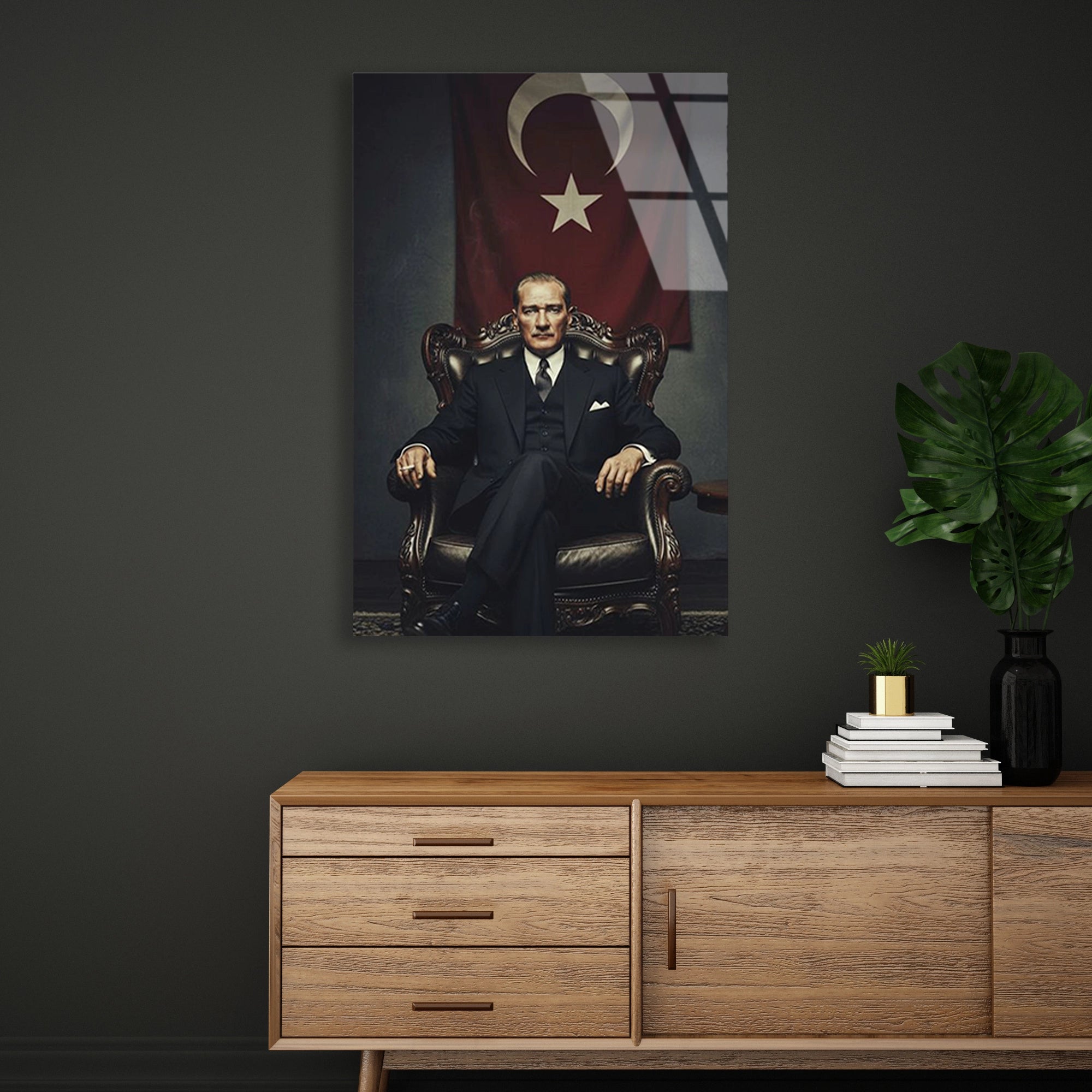 ATATÜRK TÜRK BAYRAĞI ÖNÜNDE - CAM TABLO - DEG0590