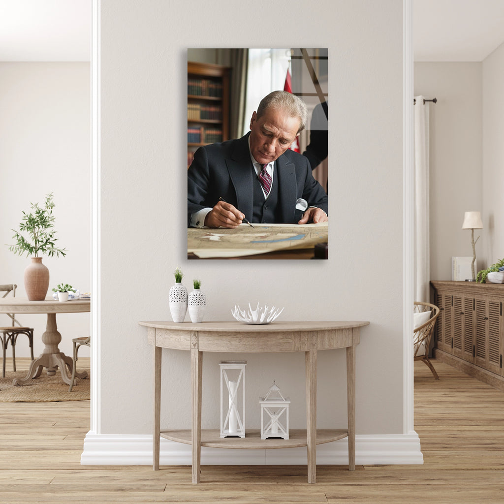 ATATÜRK ÇALIŞMA MASASINDA - CAM TABLO - DEG0595