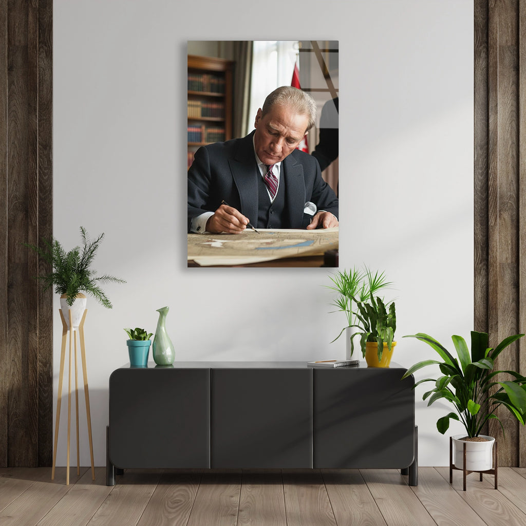 ATATÜRK ÇALIŞMA MASASINDA - CAM TABLO - DEG0595