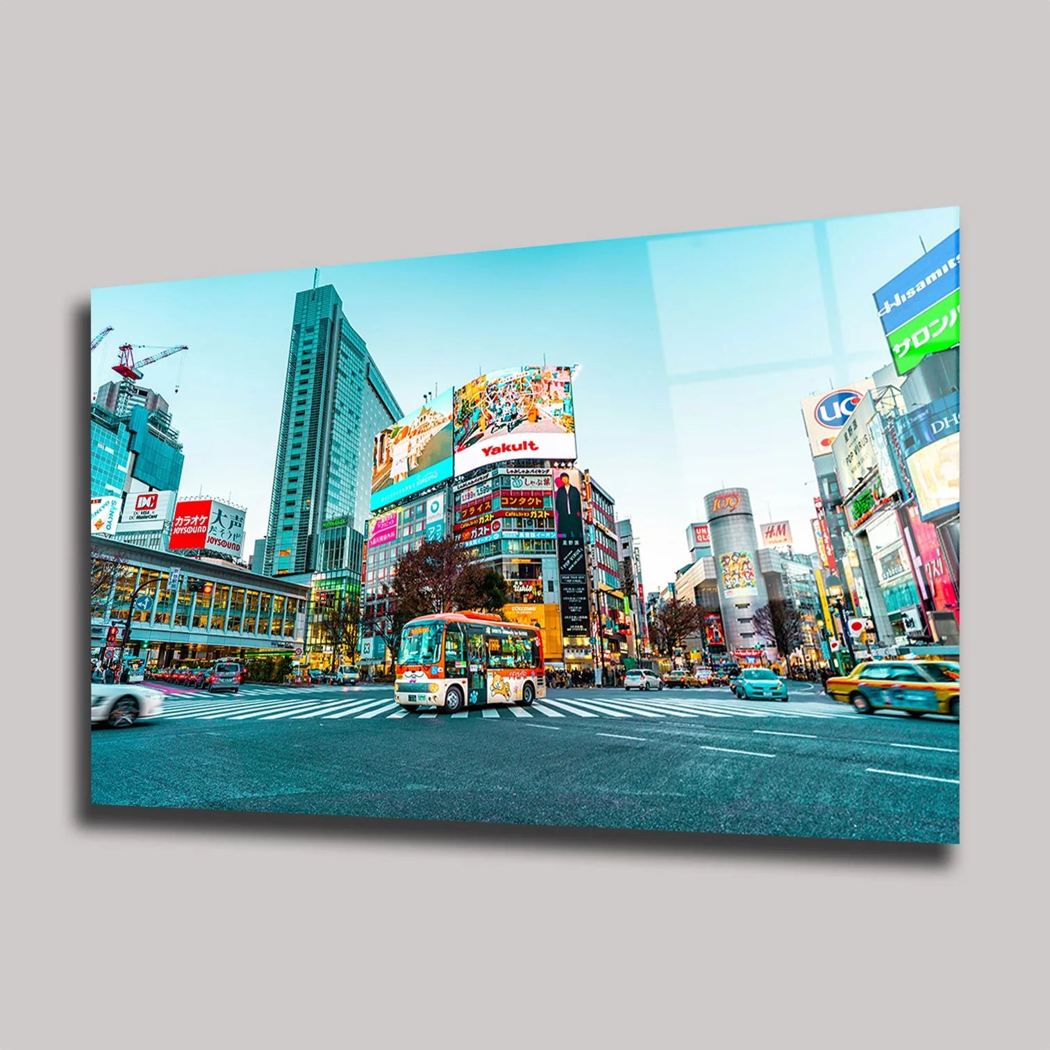TOKYO SHIBUYA KAVŞAĞI VE RENKLİ ŞEHİR MANZARASI YATAY CAM TABLO - DEG0316